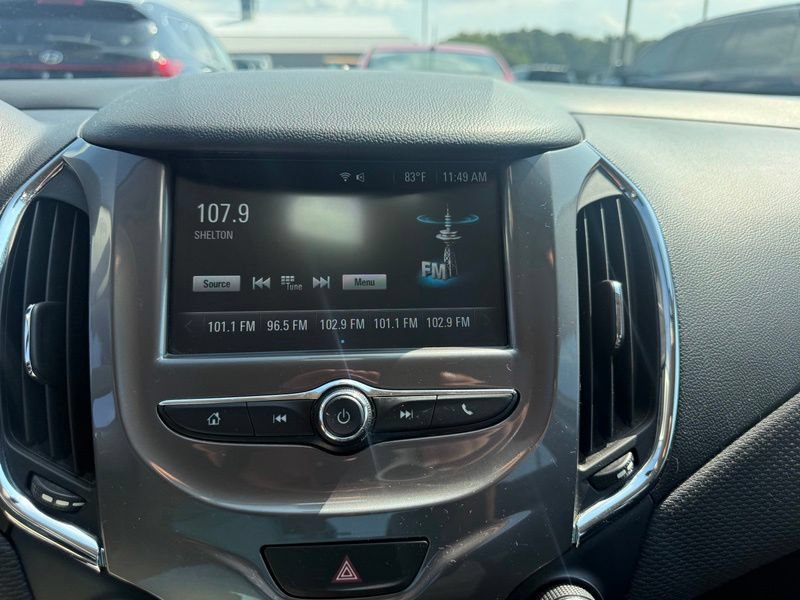 Used 2018 Chevrolet Cruze LT w/ Convenience Package FWD image 9