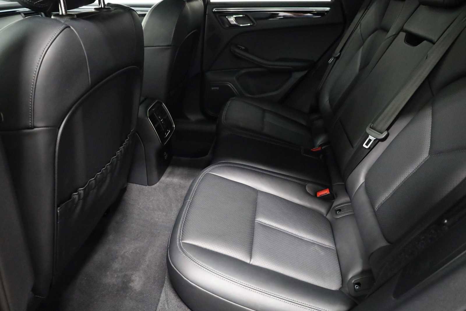 Certified 2025 Porsche Macan image 36