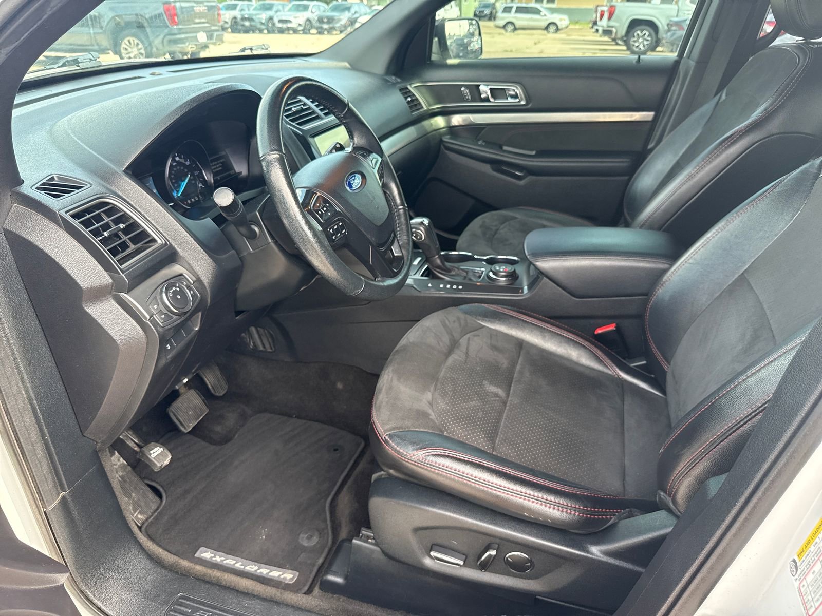 Used 2018 Ford Explorer XLT w/ Equipment Group 202A AWD/4WD image 23