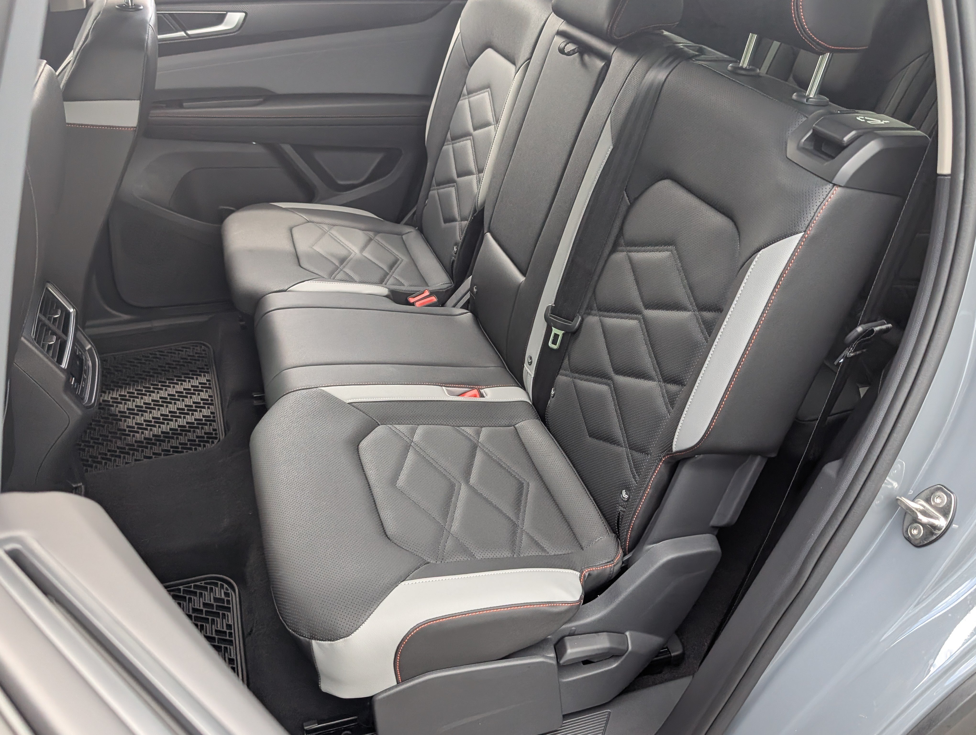 Used 2026 Volkswagen Atlas Peak Edition AWD/4WD image 19