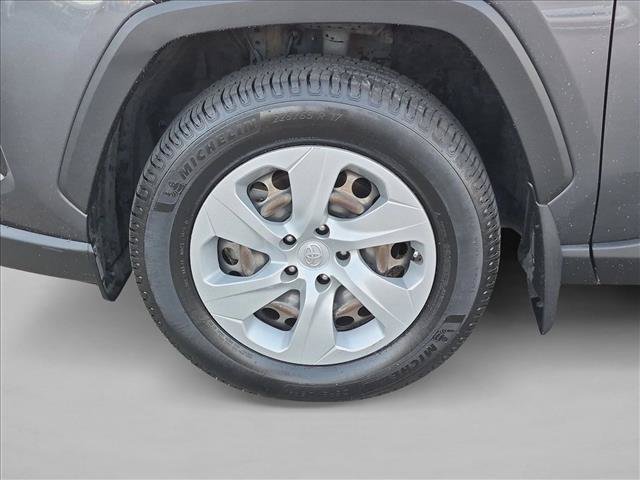 Used 2019 Toyota RAV4 LE w/ Carpet Mat Package FWD image 22