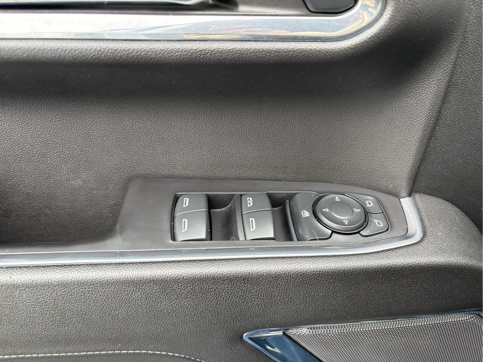 Used 2023 GMC Sierra 1500 Elevation image 27