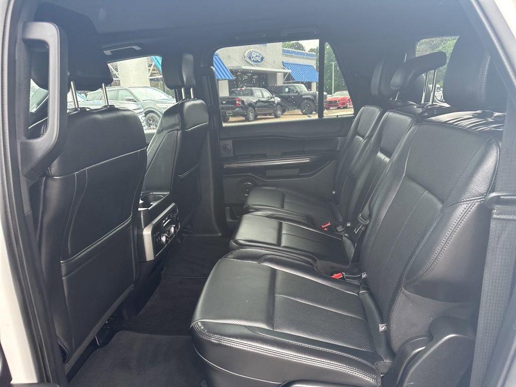 Used 2018 Ford Expedition Max XLT w/ Equipment Group 202A AWD/4WD image 15