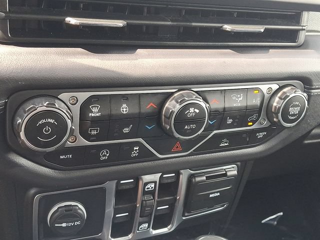 Used 2025 Jeep Wrangler Unlimited Sahara AWD/4WD image 16