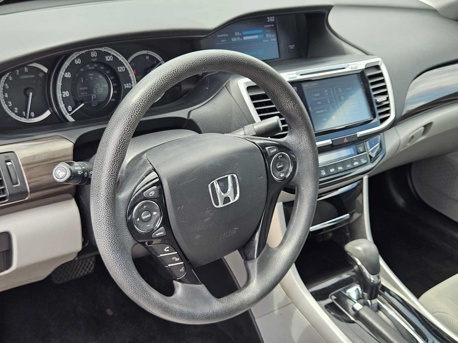 Used 2017 Honda Accord EX image 2