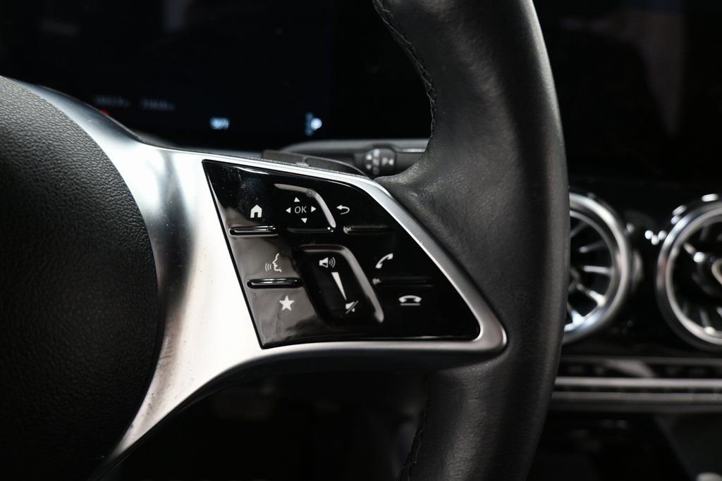 Used 2024 Mercedes-Benz GLB 250 4MATIC image 17