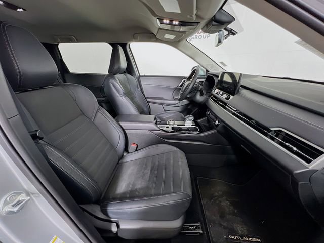 Used 2025 Mitsubishi Outlander SE AWD/4WD image 42