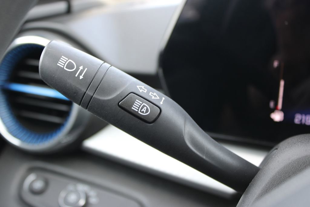 Used 2025 Chevrolet Trax LT image 35