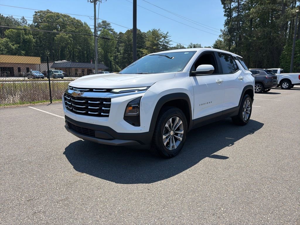 Used 2025 Chevrolet Equinox LT FWD image 3