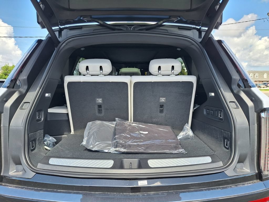 New 2027 Cadillac Vistiq Sport w/ LPO, Floor Liner Package AWD/4WD image 27