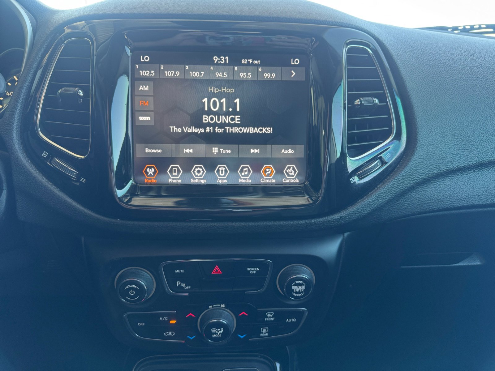 Used 2019 Jeep Compass Limited w/ Safety & Security Group AWD/4WD image 13