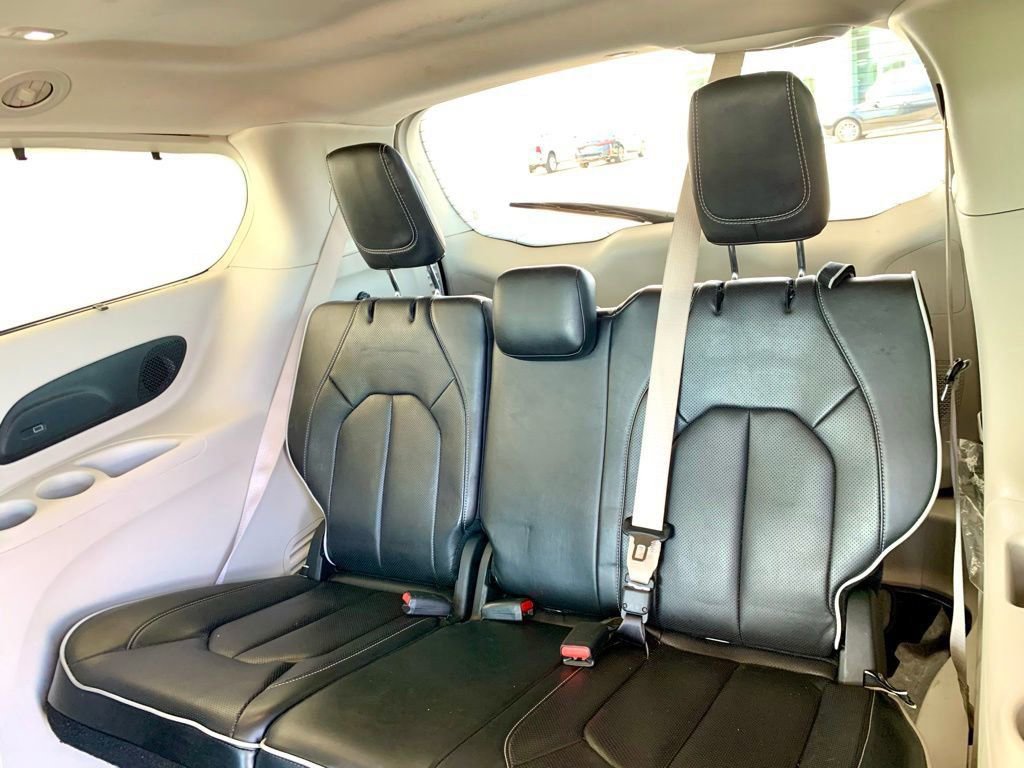 Used 2024 Chrysler Pacifica Limited image 15