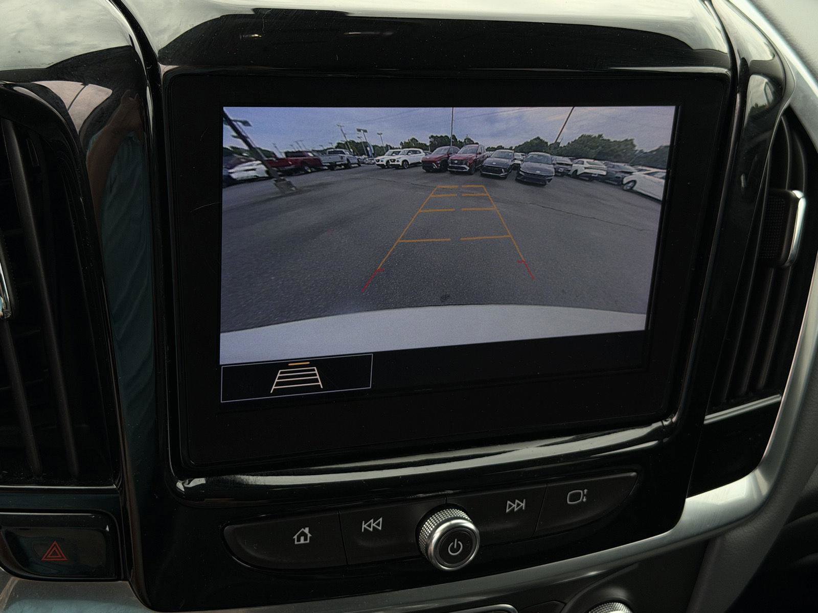 Used 2021 Chevrolet Traverse LT FWD image 14
