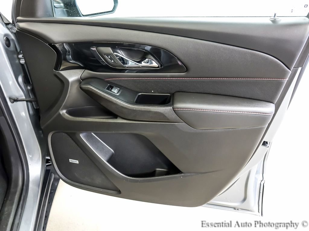 Used 2023 Chevrolet Traverse RS image 26