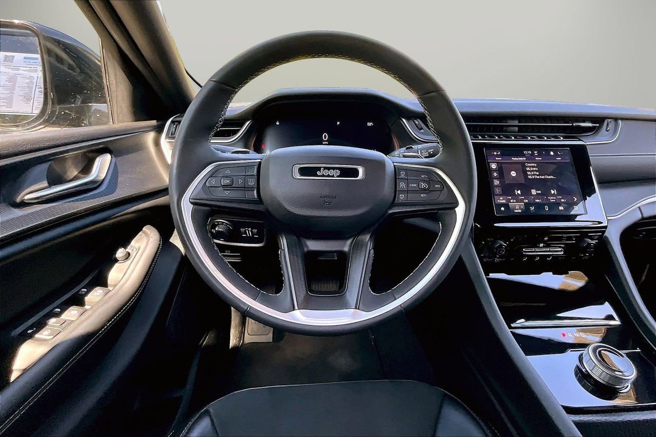 Used 2023 Jeep Grand Cherokee Altitude AWD/4WD image 11