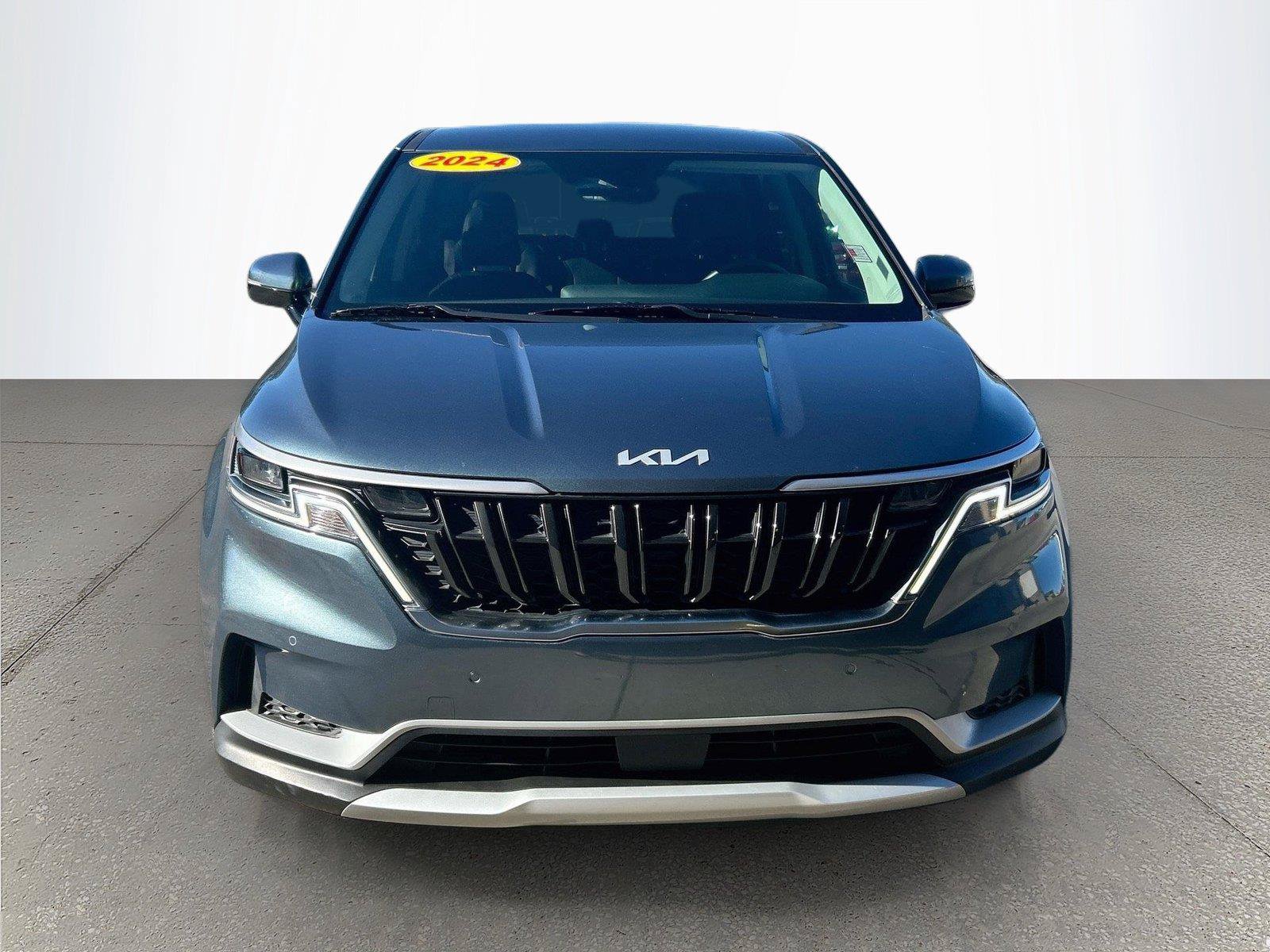 Used 2024 Kia Carnival EX FWD image 9