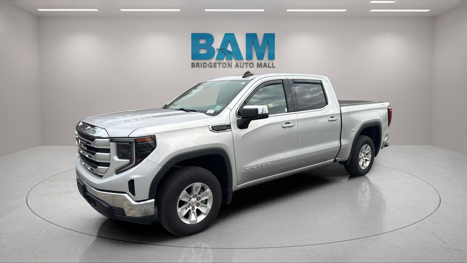 Used 2022 GMC Sierra 1500 SLE image 2