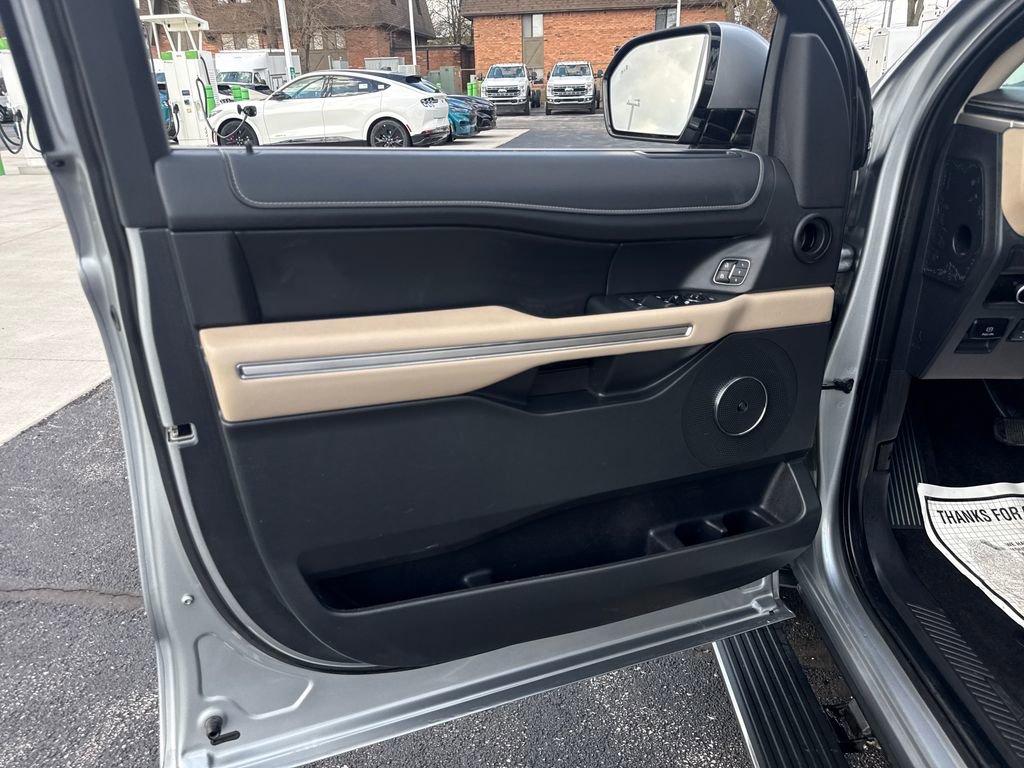 Used 2023 Ford Expedition Limited AWD/4WD image 33