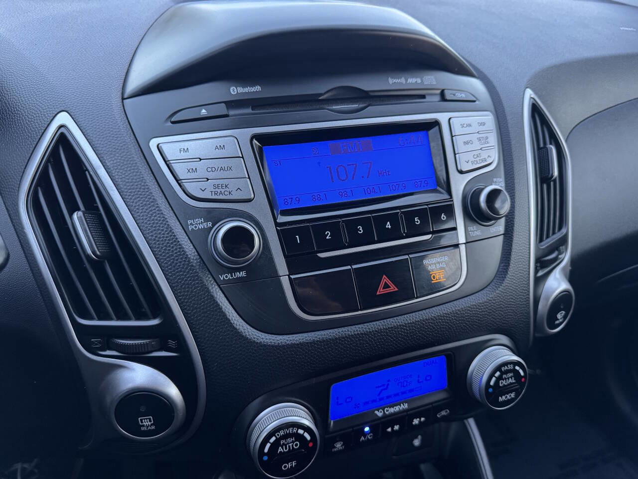 Used 2011 Hyundai Tucson Limited image 22