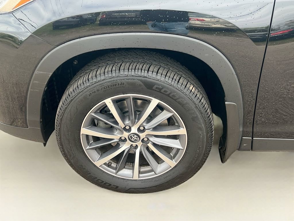 Used 2019 Toyota Highlander XLE AWD/4WD image 35
