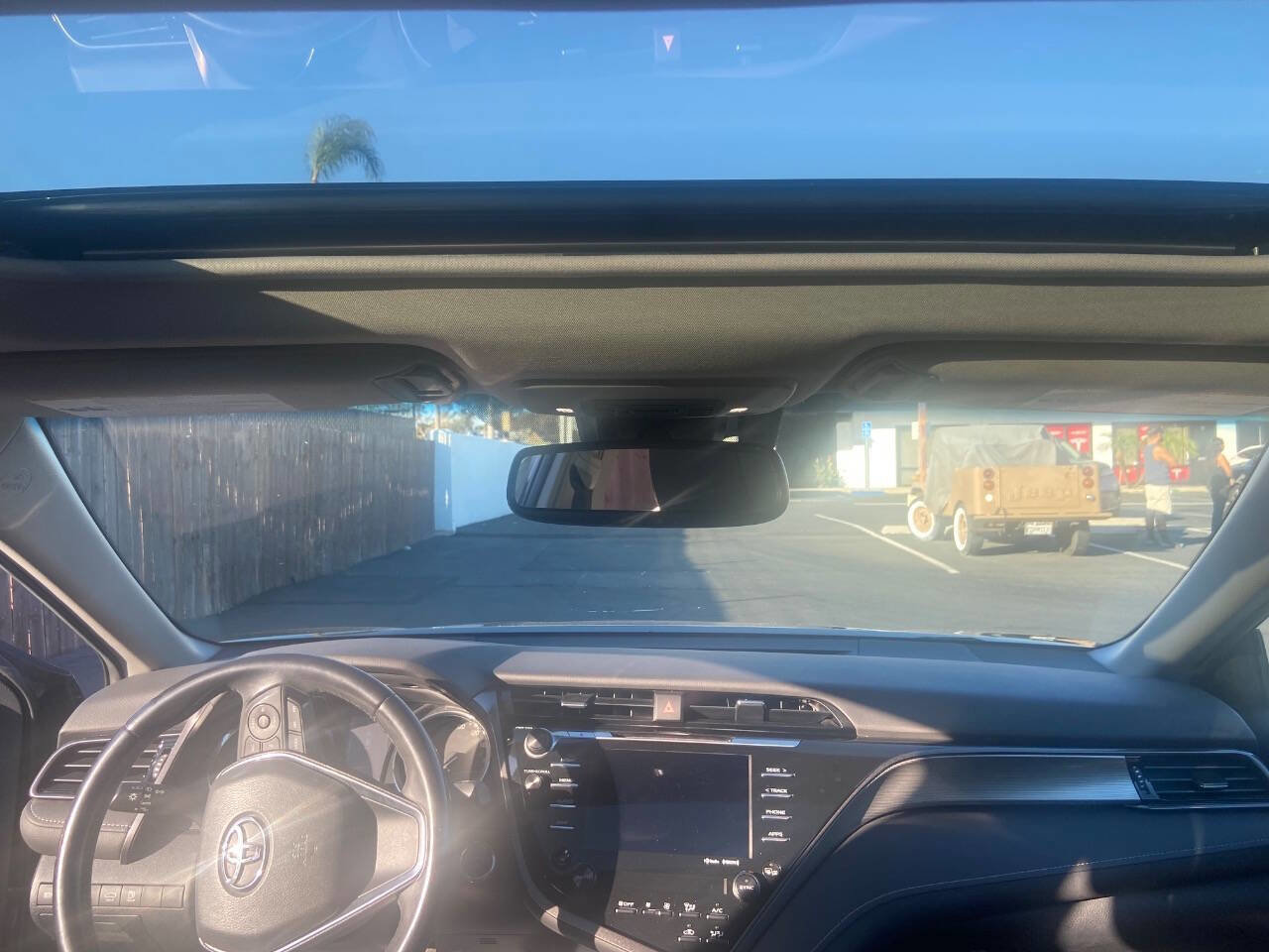 Used 2020 Toyota Camry SE image 11