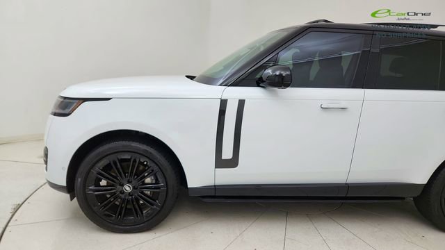 Used 2025 Land Rover Range Rover SE image 9