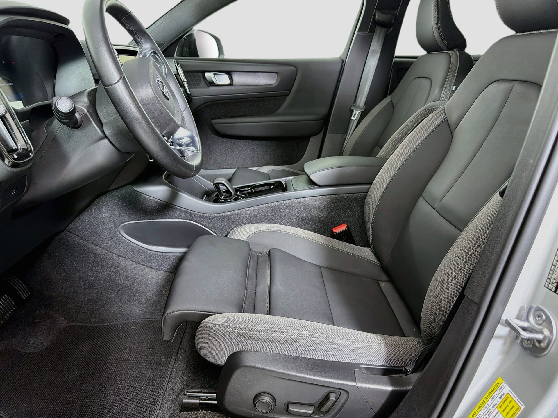 Certified 2023 Volvo C40 Recharge Core AWD/4WD image 22