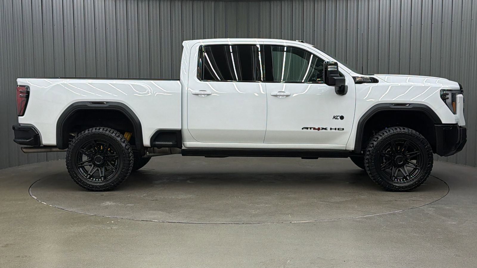 Used 2024 GMC Sierra 2500 AT4X image 8