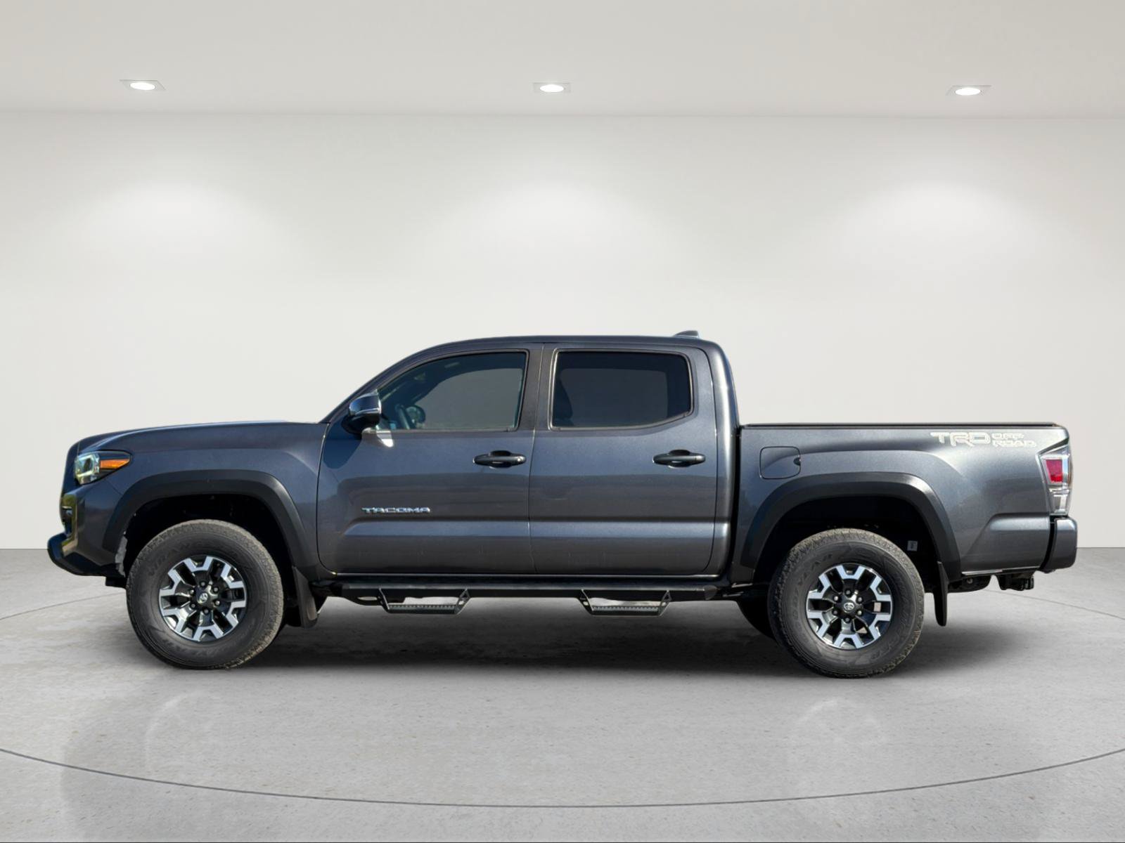 Used 2020 Toyota Tacoma TRD Off-Road w/ Technology Package RWD image 2