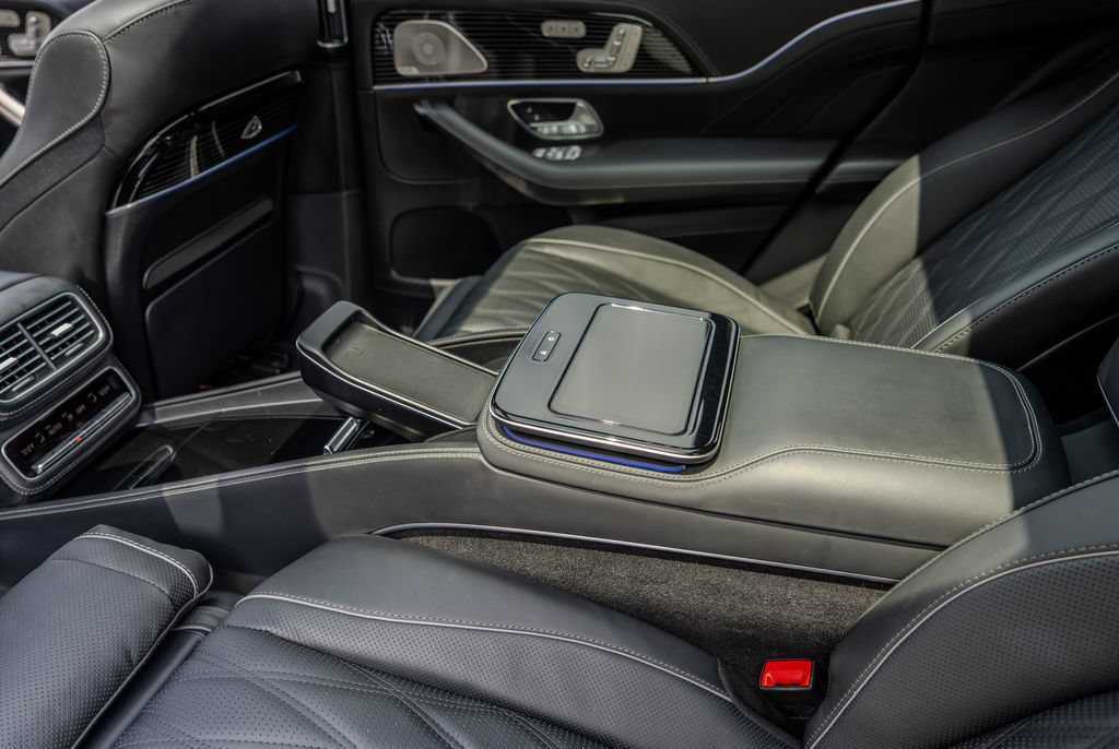 Used 2025 Mercedes-Benz Maybach GLS 600 4MATIC image 23