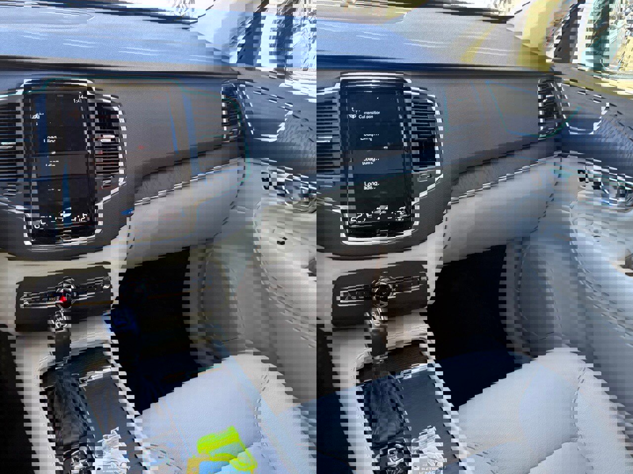 Used 2020 Volvo XC90 T6 Momentum image 14