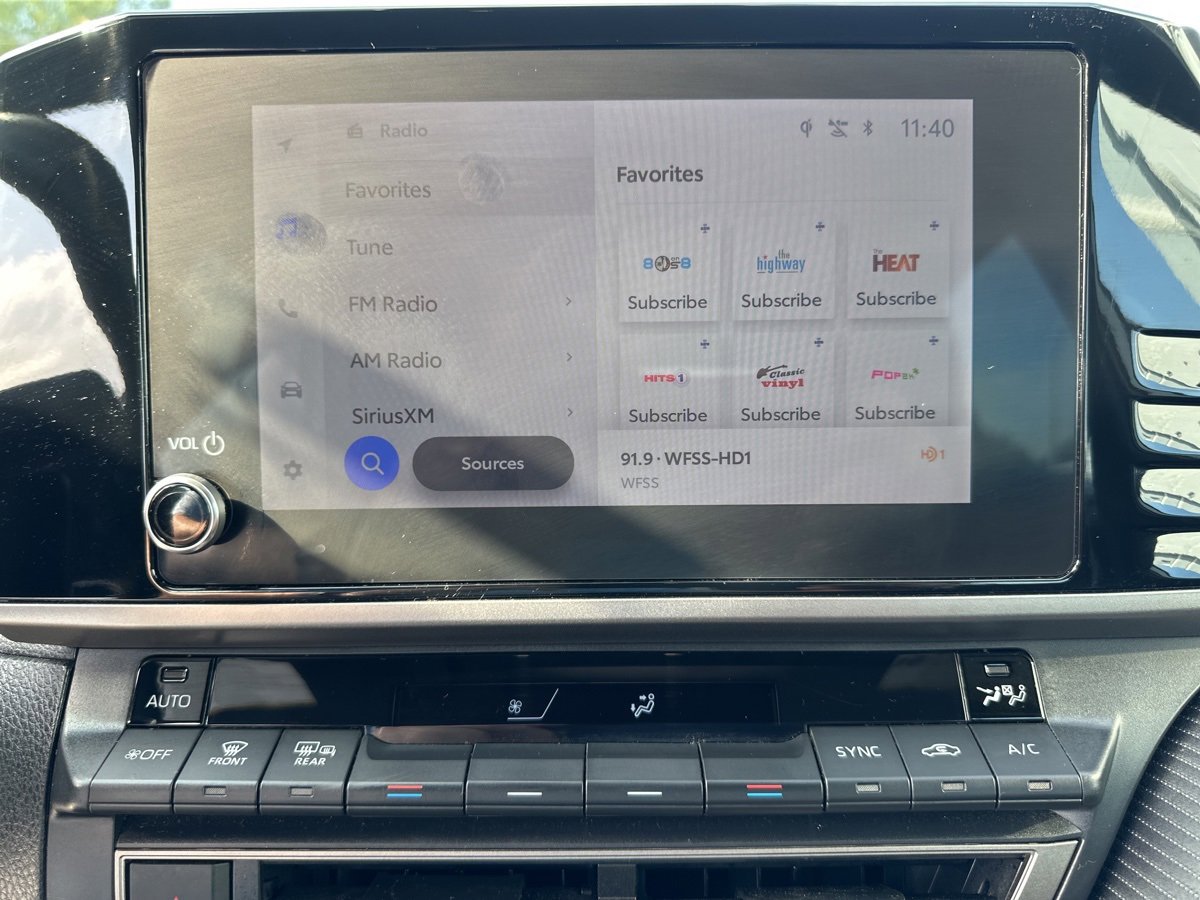 Used 2025 Toyota Camry SE image 15