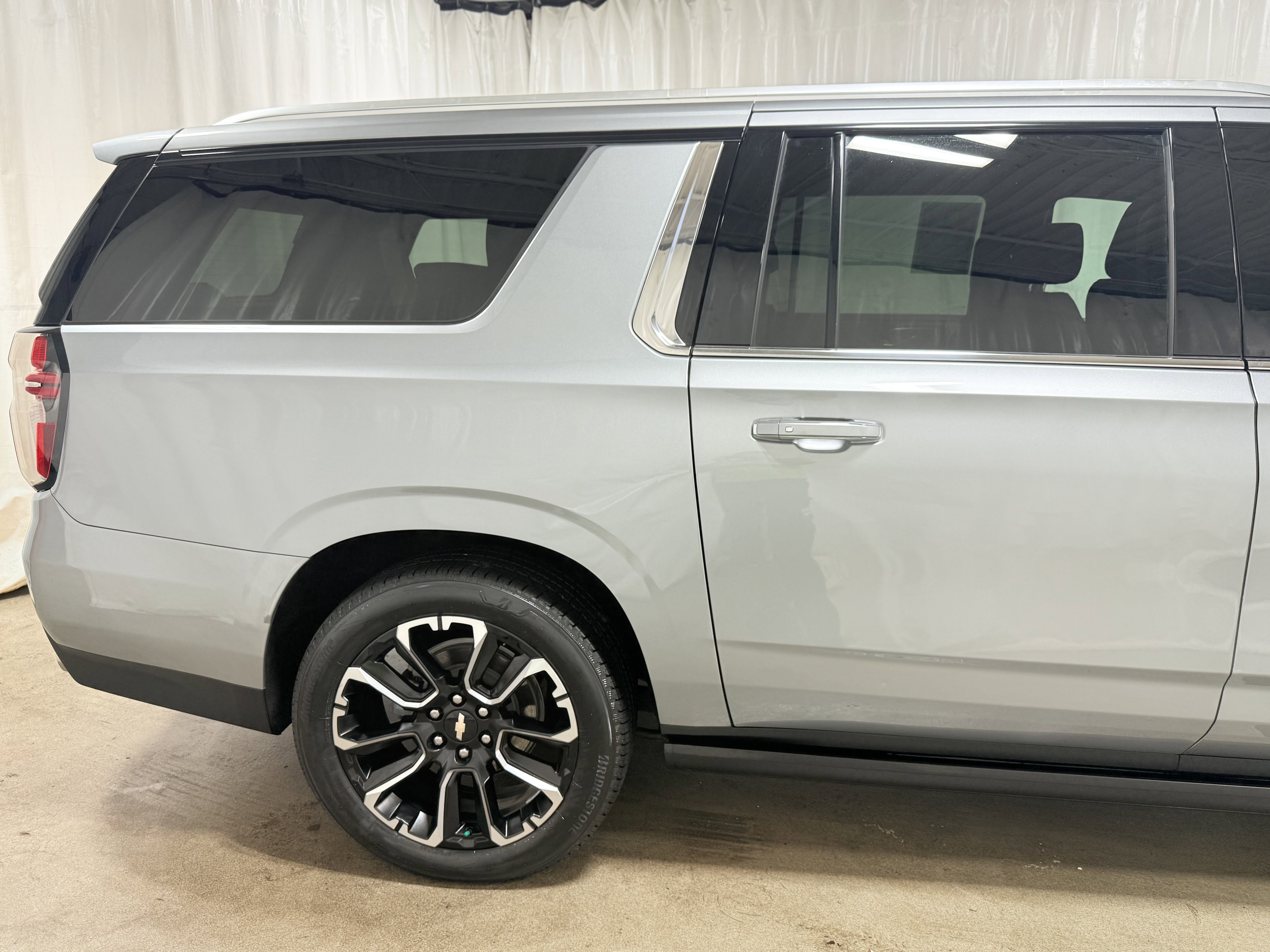 Certified 2023 Chevrolet Suburban High Country image 10