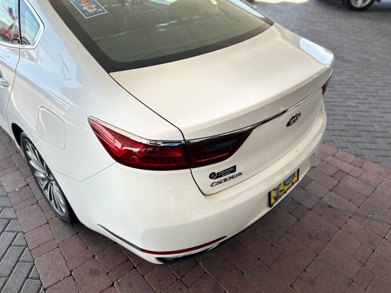 Used 2017 Kia Cadenza Premium FWD image 18