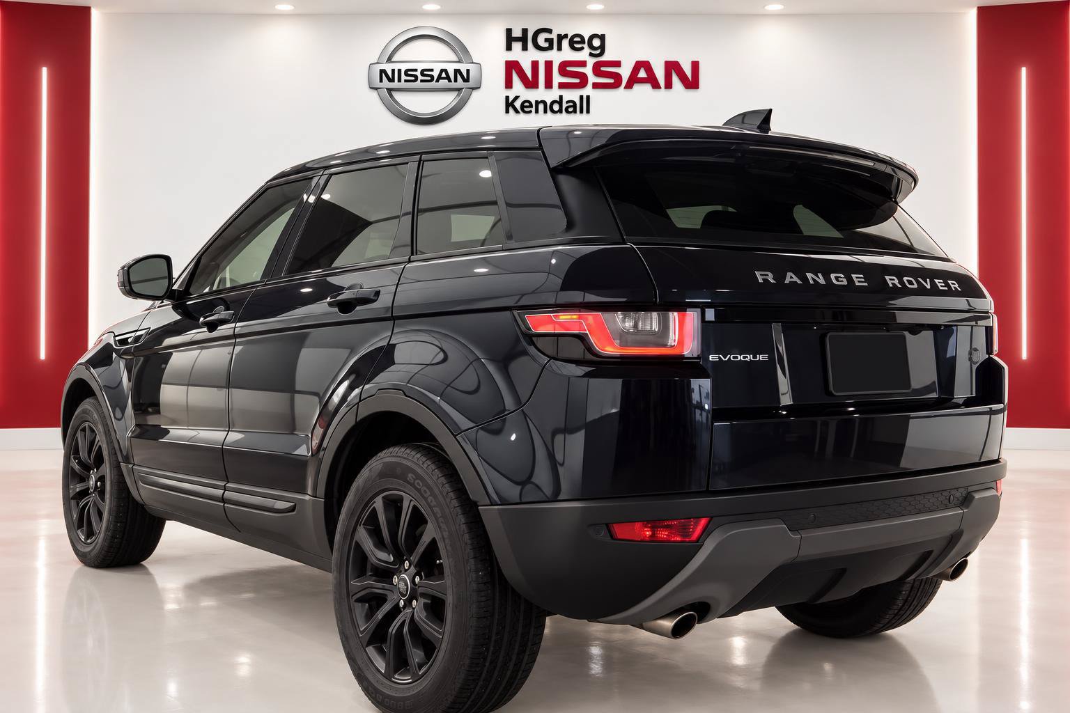 Used 2019 Land Rover Range Rover Evoque SE AWD/4WD image 2