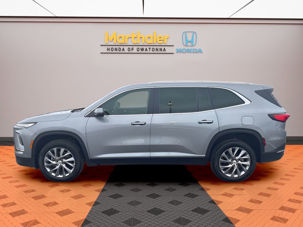 Used 2025 Buick Enclave Preferred image 2