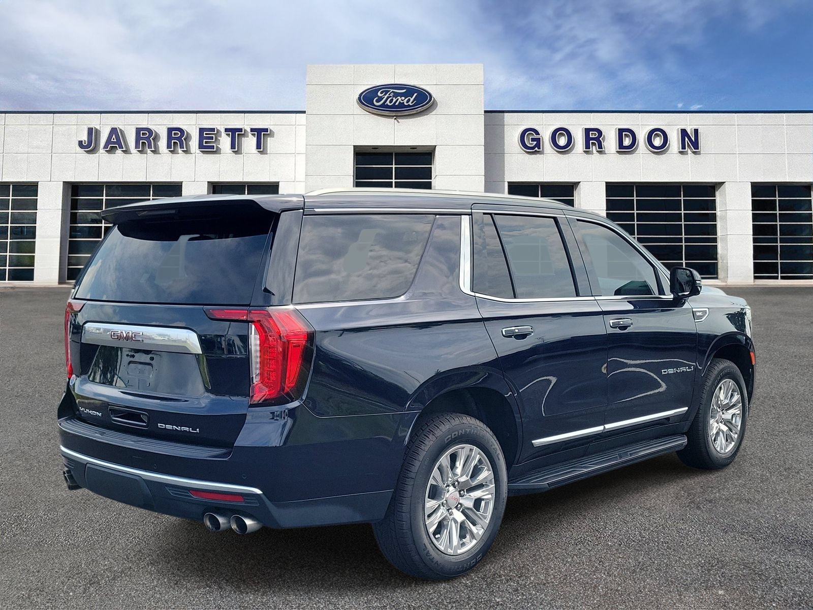 Used 2023 GMC Yukon Denali RWD image 4