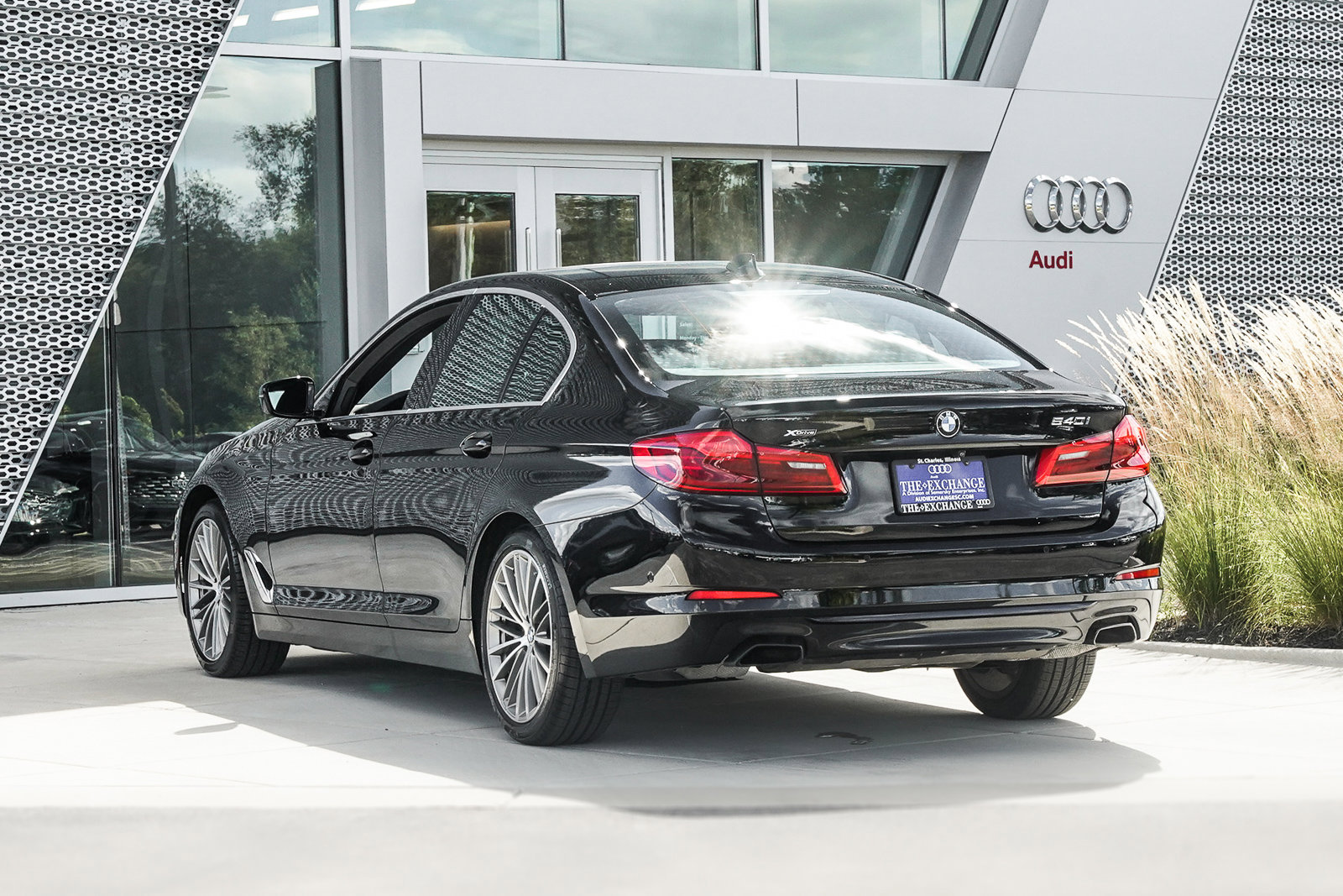 Used 2019 BMW 540i xDrive w/ Premium Package image 4