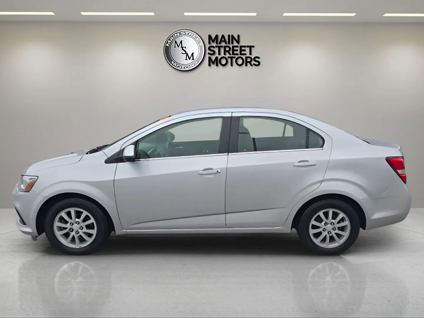 Used 2020 Chevrolet Sonic LT FWD image 2