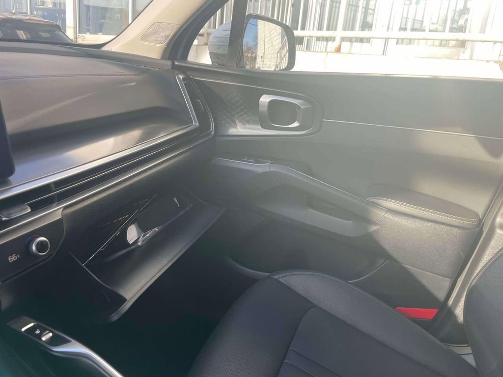 Used 2025 Kia Sorento S w/ Panoramic Sunroof Package image 32