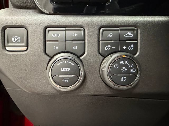Certified 2025 Chevrolet Silverado 1500 High Country AWD/4WD image 19