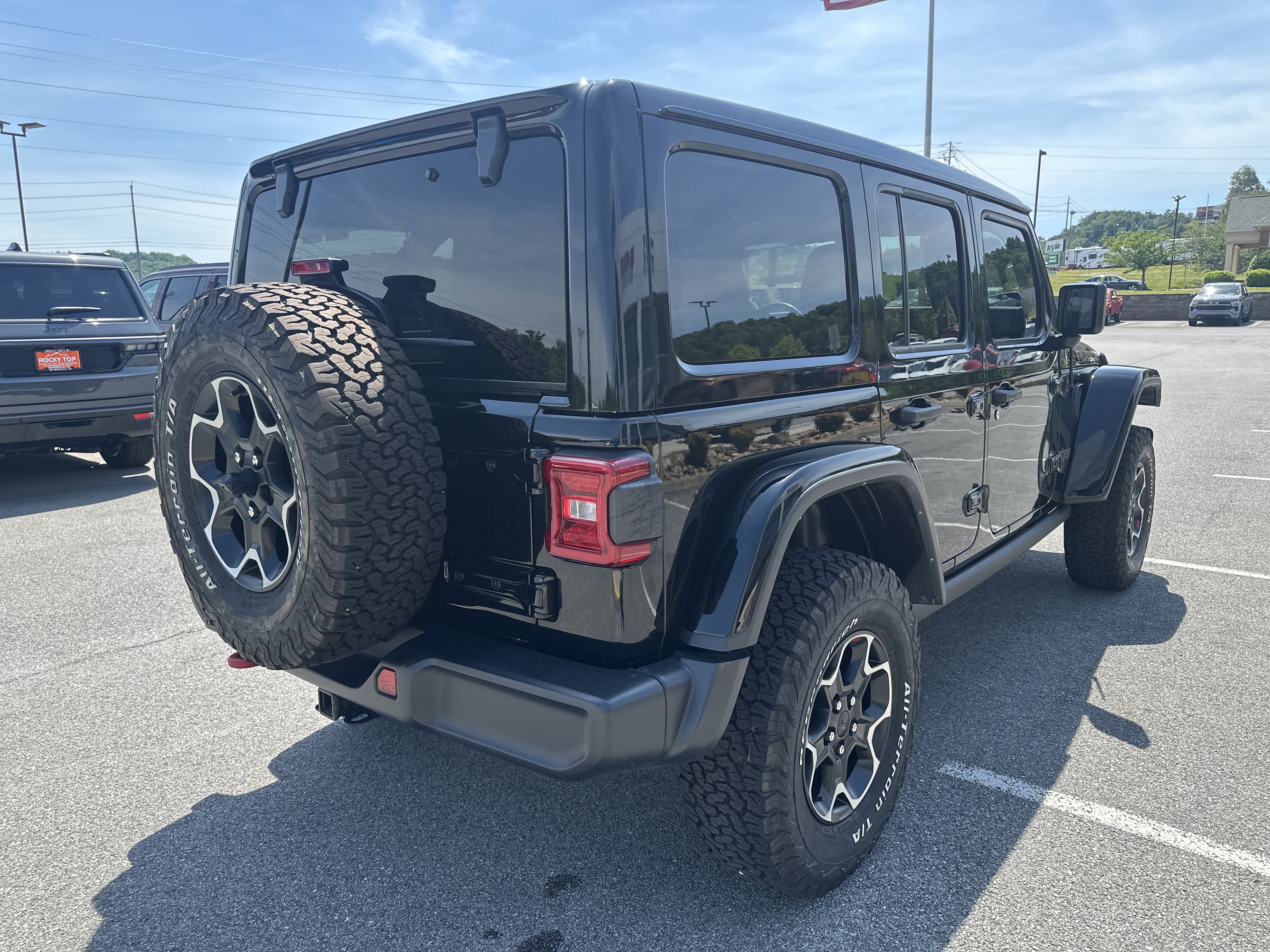 Used 2023 Jeep Wrangler Unlimited Rubicon w/ LED Lighting Group AWD/4WD image 8