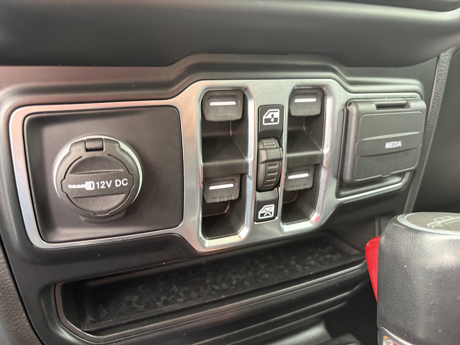 Used 2022 Jeep Gladiator Overland w/ Popular Equipment Package AWD/4WD image 18
