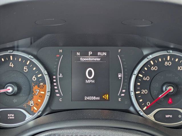 Used 2017 Jeep Renegade Altitude FWD image 11