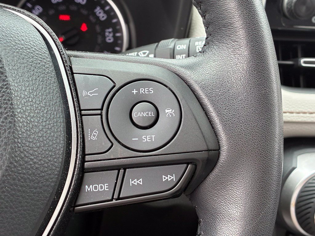 Used 2021 Toyota RAV4 XLE Premium FWD image 27