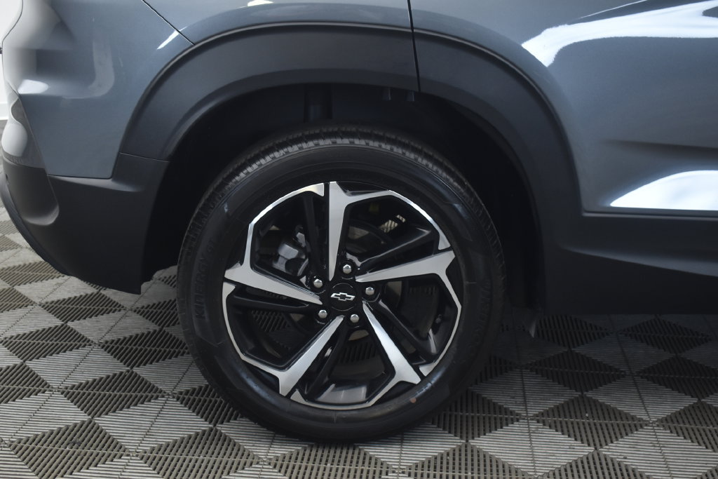 Used 2021 Chevrolet TrailBlazer RS w/ Technology Package FWD image 23