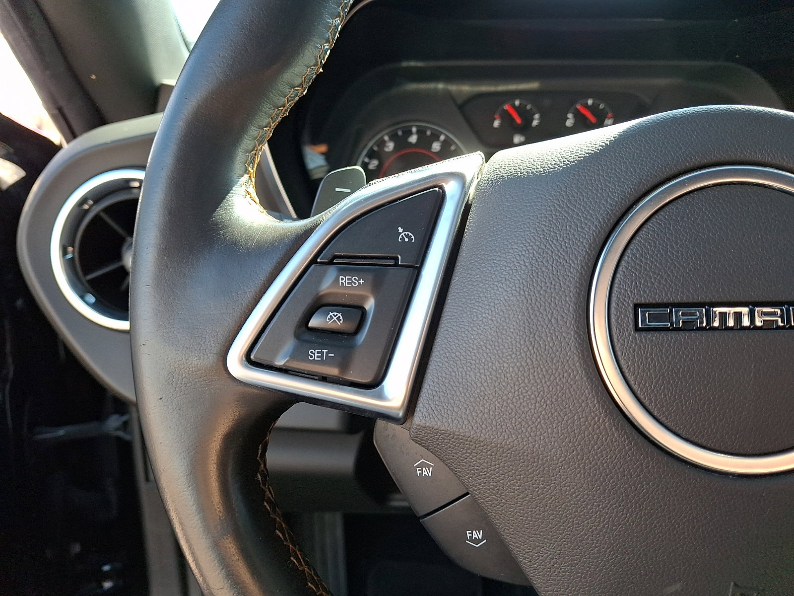 Used 2021 Chevrolet Camaro LT w/ Technology Package image 19