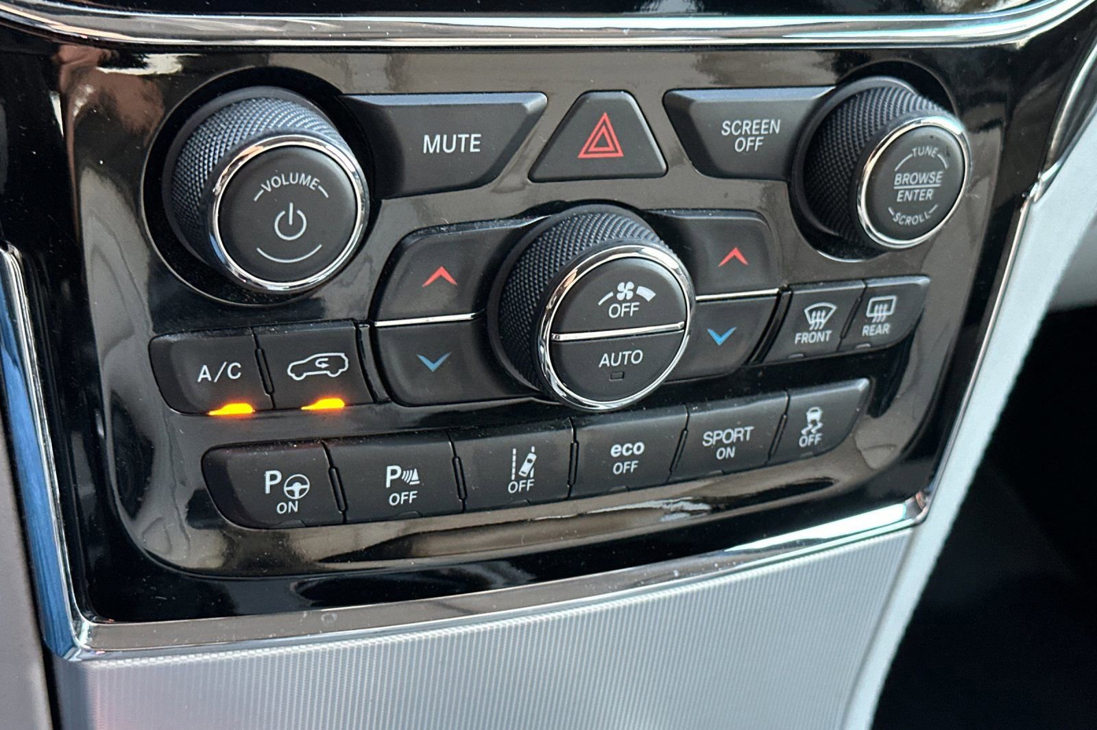 Used 2020 Jeep Grand Cherokee Summit image 22