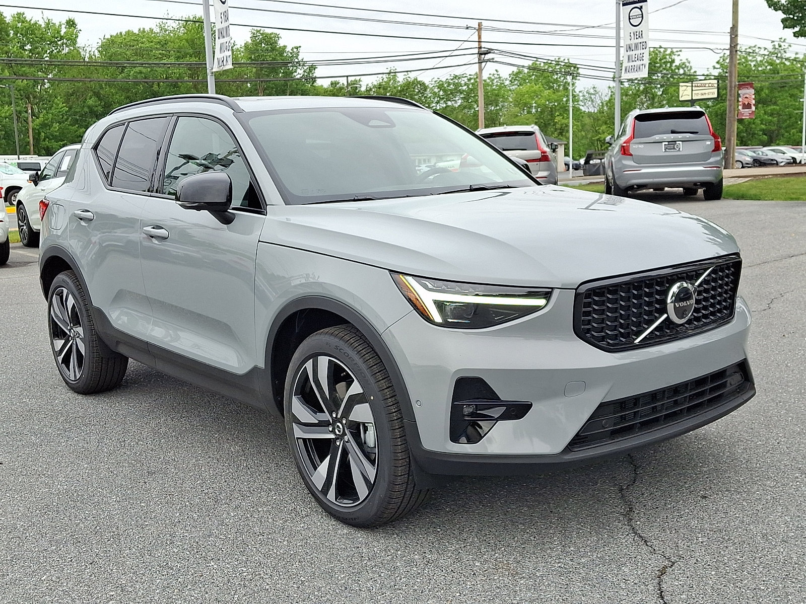 New 2026 Volvo XC40 B5 Ultra w/ Protection Package Premier AWD/4WD image 1