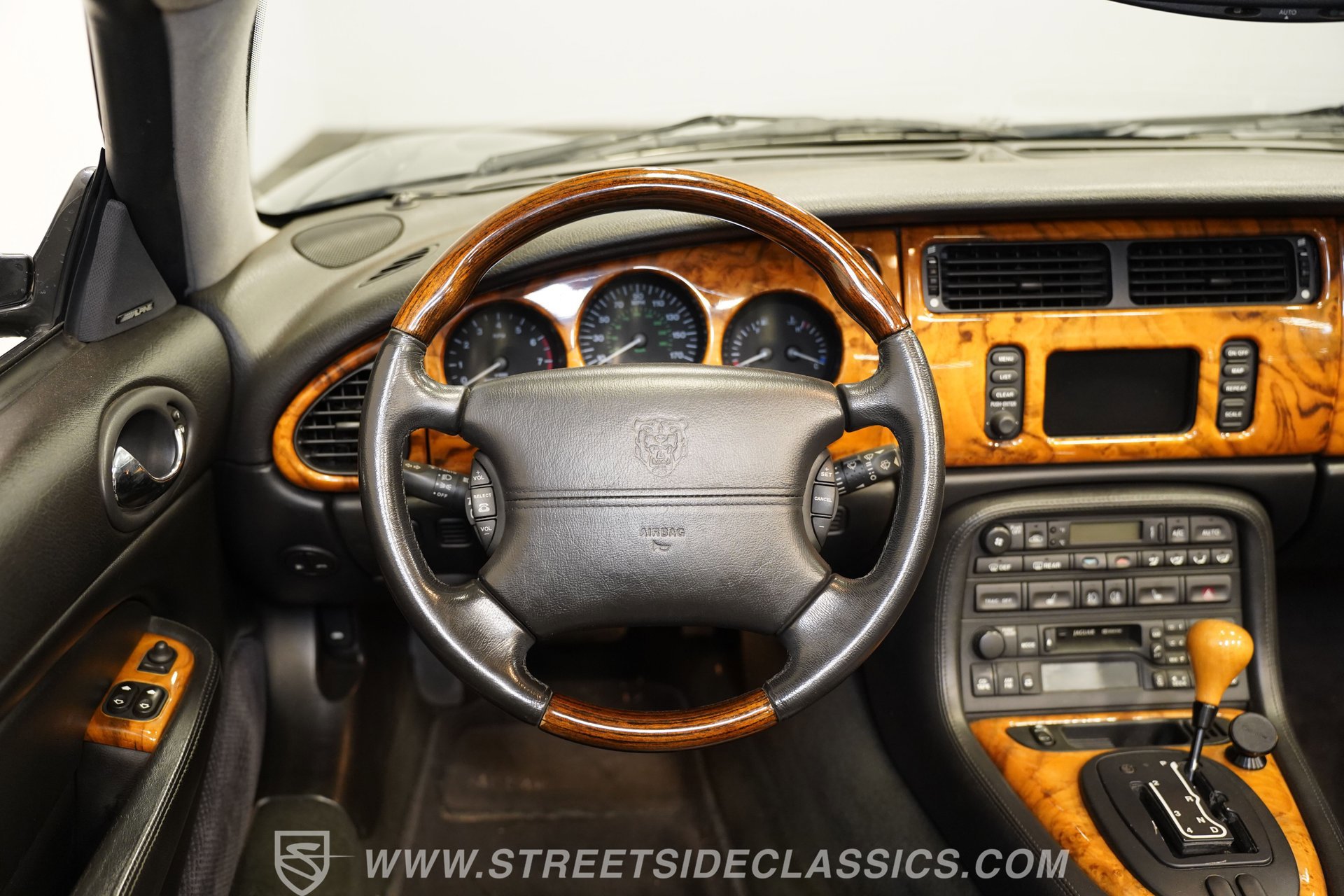 Used 2002 Jaguar XK8 Convertible image 31